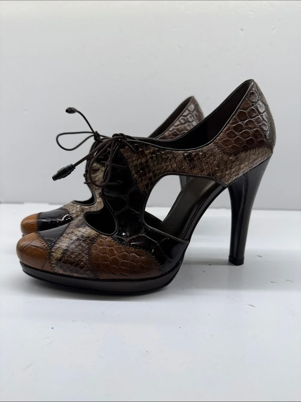 Stuart Weitzman Multi-Tone Brown Lace-Up Pointed Pumps - Picture 5 of 7